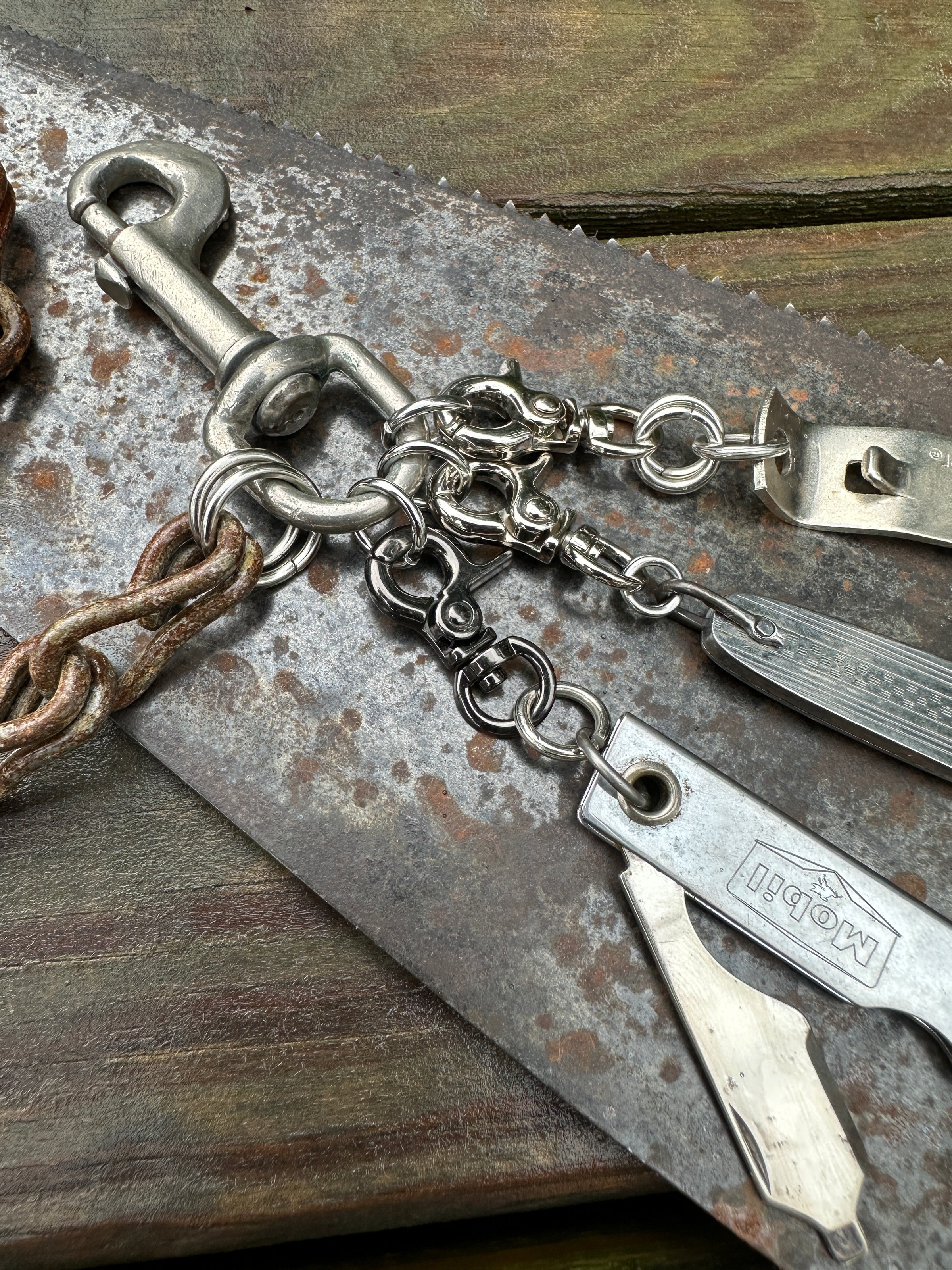 Rusty Wallet Chain w/ Quick Link Chain W/mobil Screwdriver