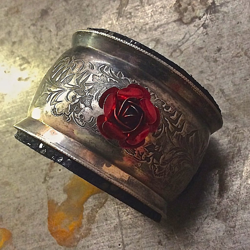 Red Rose Cuff - Heyltje Rose Shop