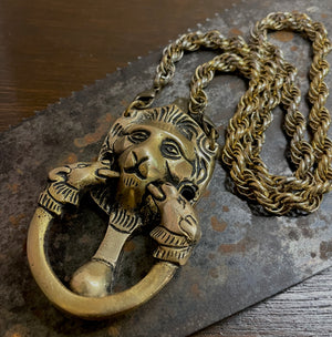 brass-lion-knocker-necklace-spiral-chain-up-close_heyltje-rose-shop.